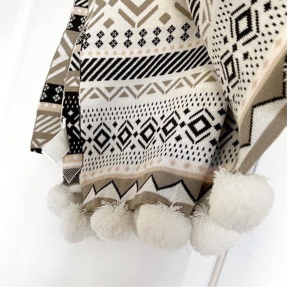 BNWOT Winter Scarves/ Wrap - Picture 3 of 4